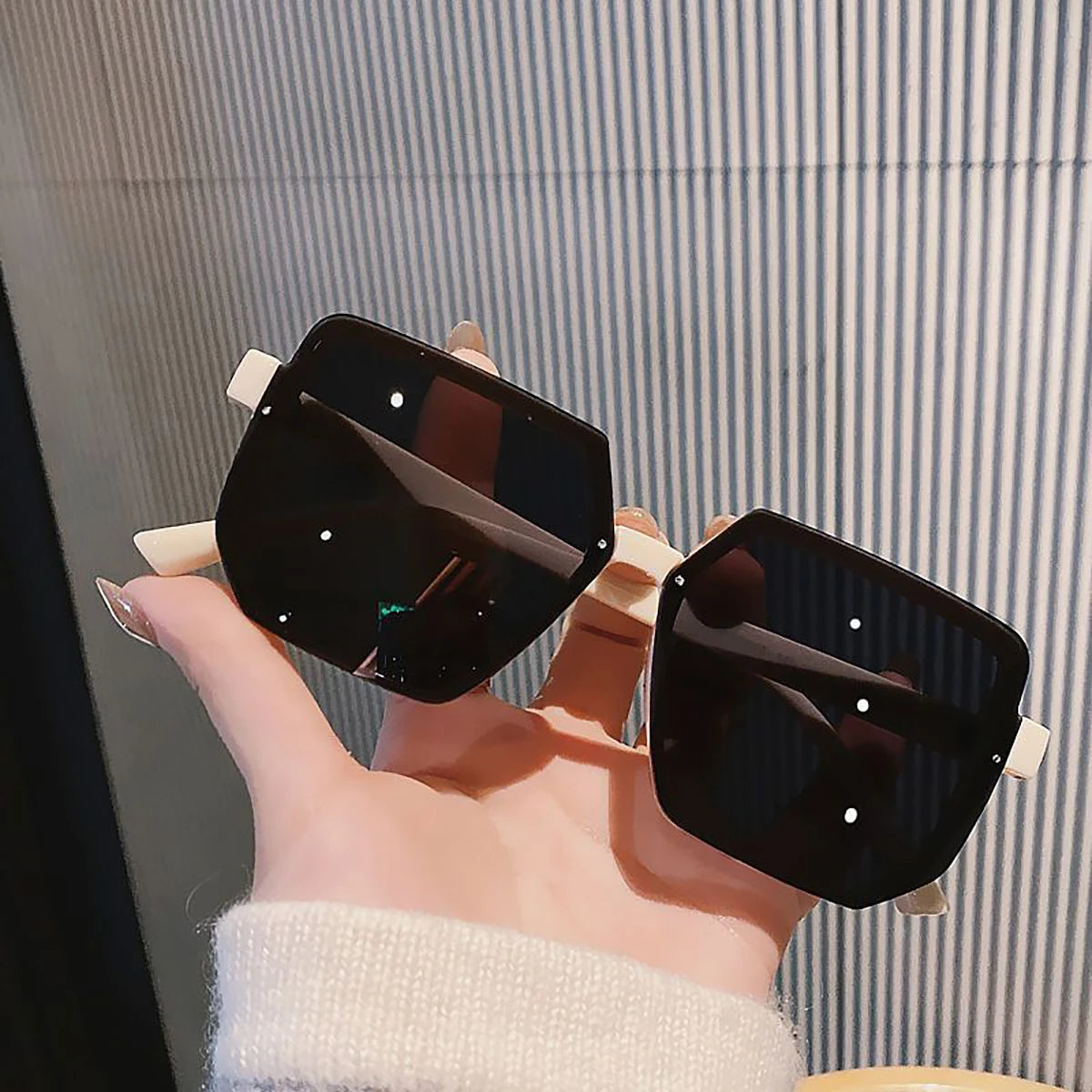 Oversized Geometric Sunglasses – Bold & Chic