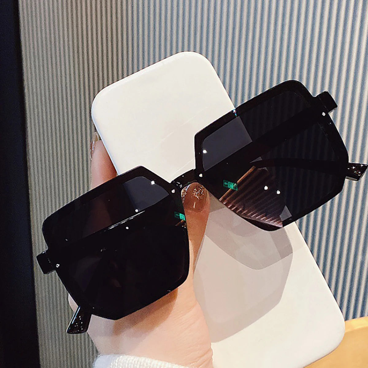 Oversized Geometric Sunglasses – Bold & Chic
